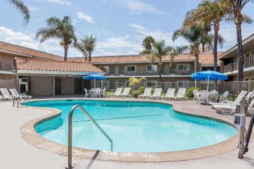 Travelodge by Wyndham Hemet CA image 12