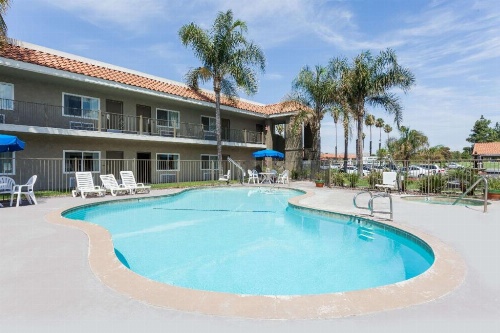 Travelodge by Wyndham Hemet CA image 15