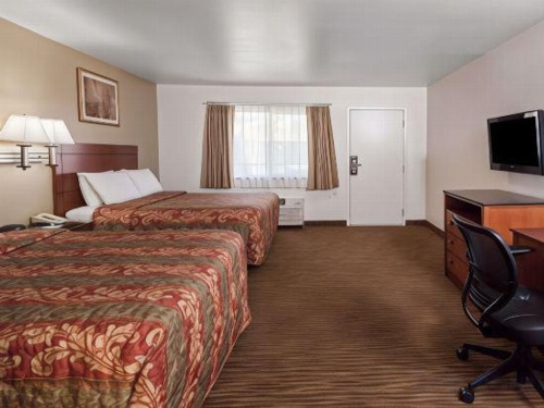 Travelodge by Wyndham Hemet CA image 21