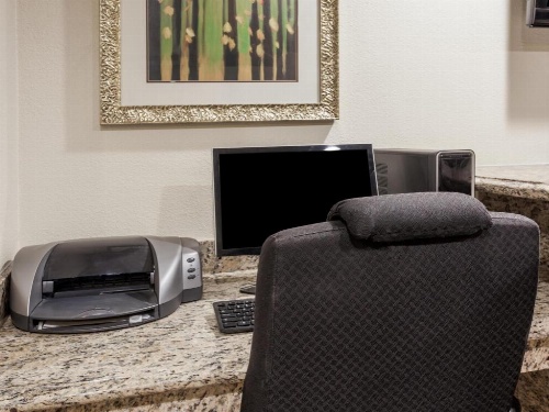Travelodge by Wyndham Hemet CA image 4