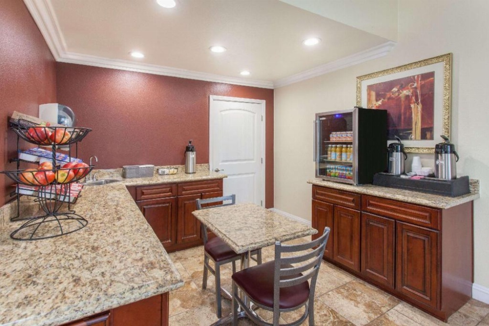 Travelodge by Wyndham Hemet CA Image 6